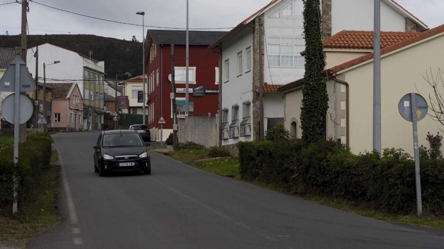 Los vecinos de Serantes reclaman las aceras comprometidas hace un año