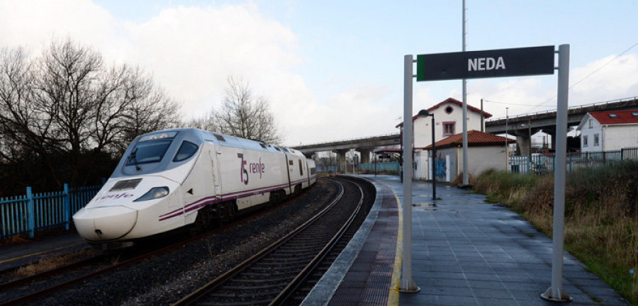 El temporal afecta a la costa y causa retrasos en los servicios de trenes de la comarca