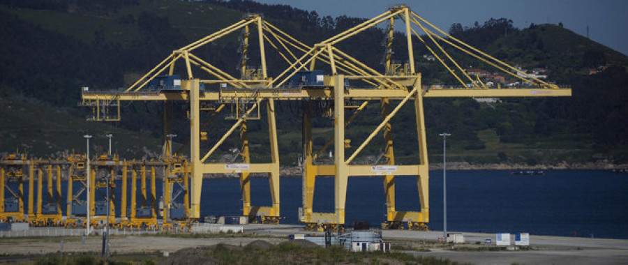 El puerto de Ferrol marca un hito histórico con la llegada del primer buque portacontedores