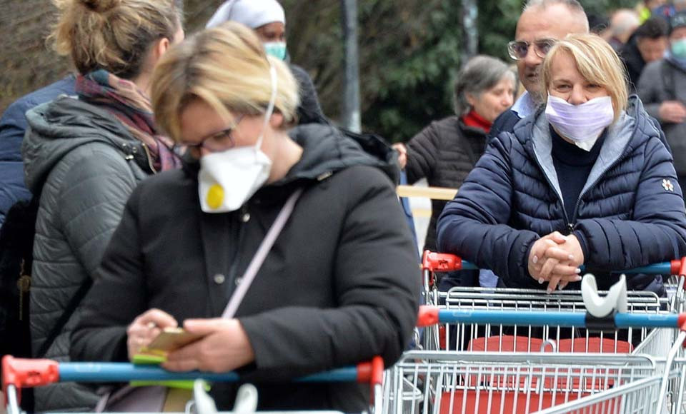 Italia pide que se evite salir a la calle excepto para “necesidades básicas”