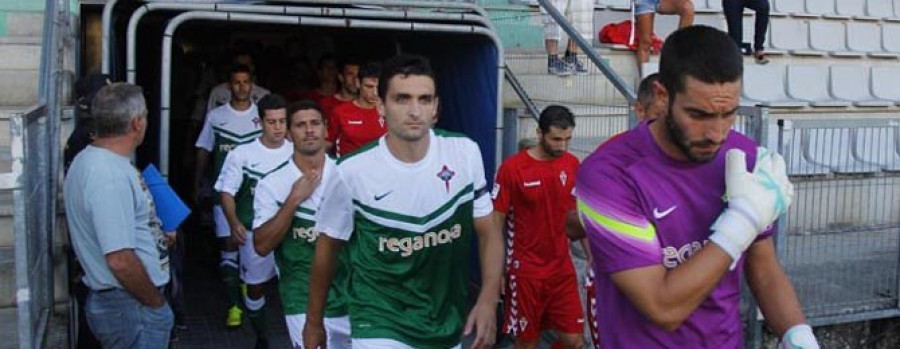 El Racing recupera a Cruz y quiere olvidarse del choque ante el Murcia
