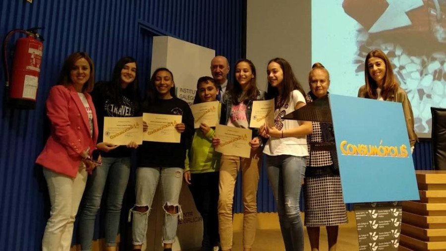 Dos premios para alumnado del IES de Catabois por sus trabajos sobre consumo responsable