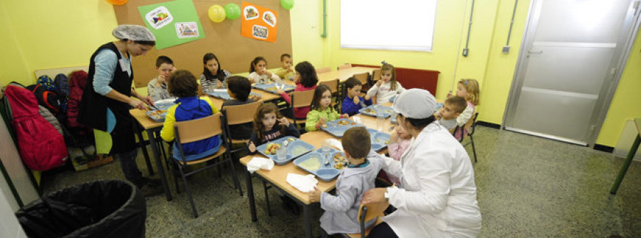 El comedor escolar del colegio A Laxe inició ayer su actividad