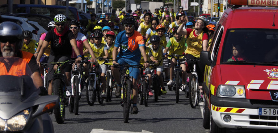 Más de mil escolares participan en la décima Marcha Ciclista de Narón