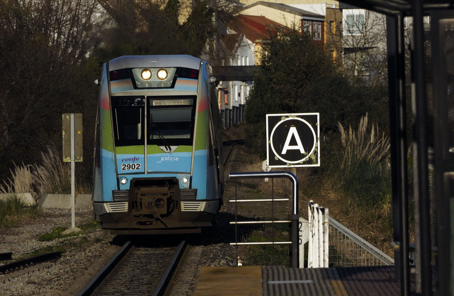 La avería de un tren en Moeche obliga a trasladar a los pasajeros en autobús hasta Ferrol
