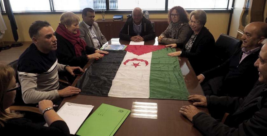 El delegado saharaui 
en la comunidad agradece en nombre de su gobierno el apoyo de Narón