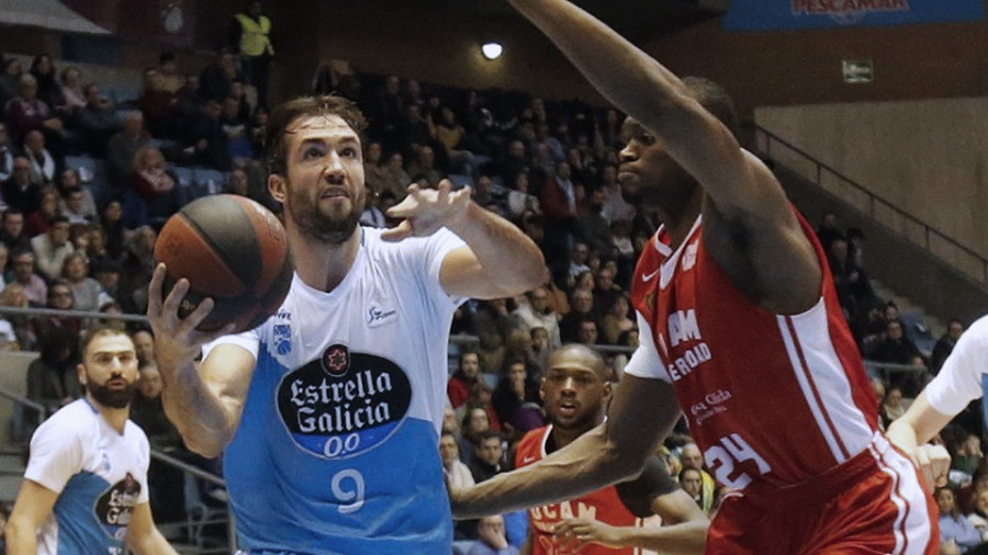 El Obradoiro 
se lleva un duro choque ante el Murcia