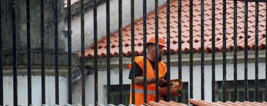 Pontedeume- Comienzan los trabajos de demolición de la trasera del mercado municipal