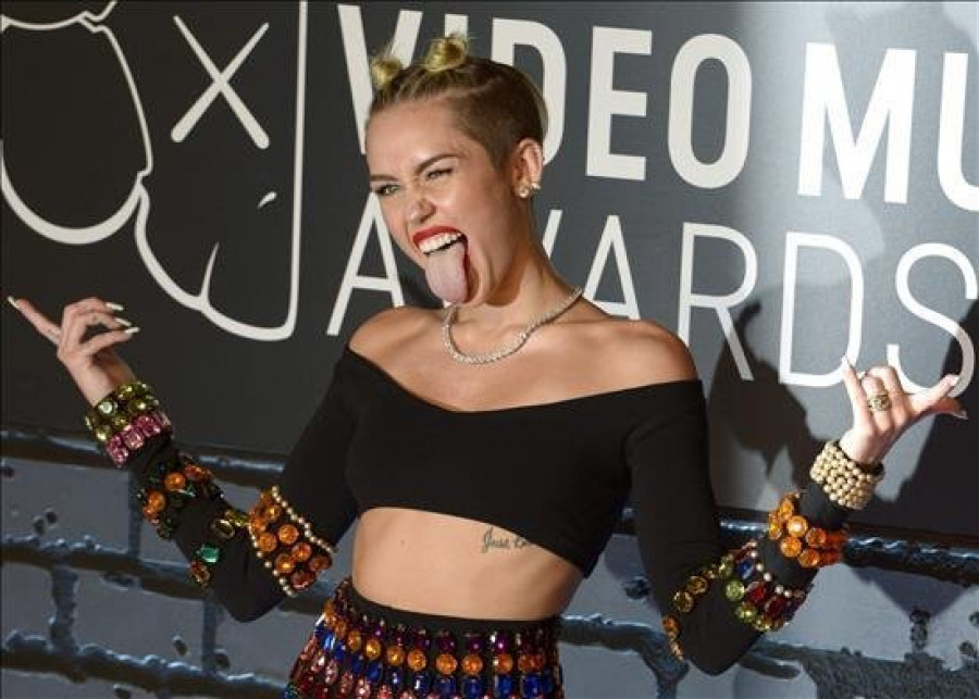 Miley Cyrus niega que una "sobredosis" interrumpiera su gira
