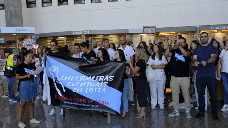 Nueva jornada de protesta por su contrato del colectivo de las enfermeras eventuales en el CHUF