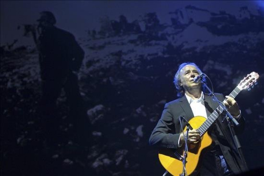 El cantautor Joan Manuel Serrat recibe el premio "Christa Leem 2014"