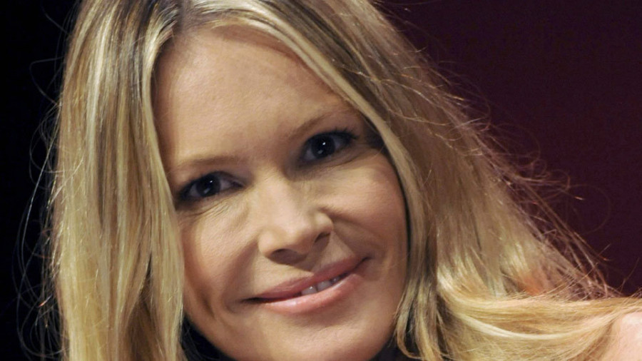 La modelo Elle Macpherson  acudirá al baile de la Ópera de Viena