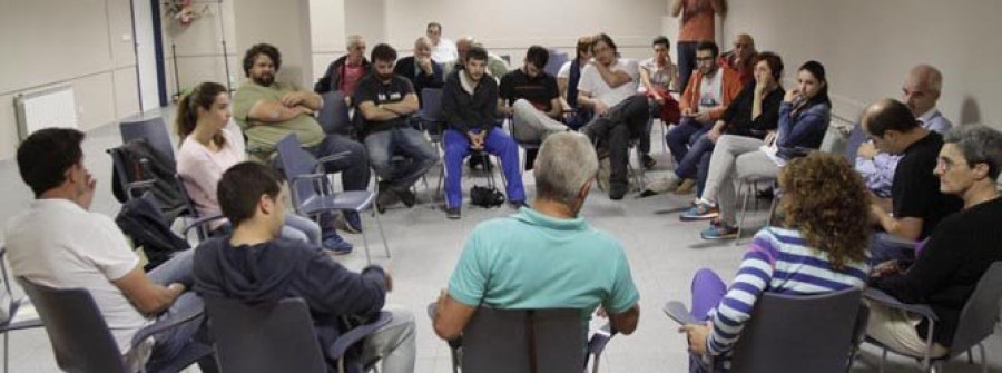 Medio centenar de personas asistió ayer a la asamblea abierta del BNG en Pontedeume