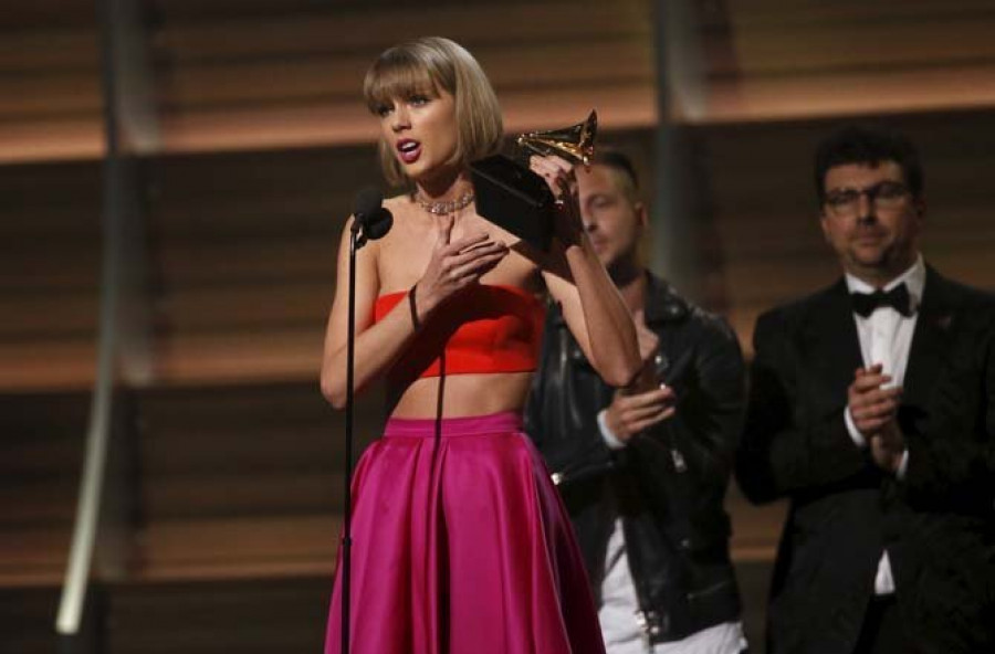 Los Grammy recuerdan a Bowie y coronan a Kendrick Lamar y Taylor Swift