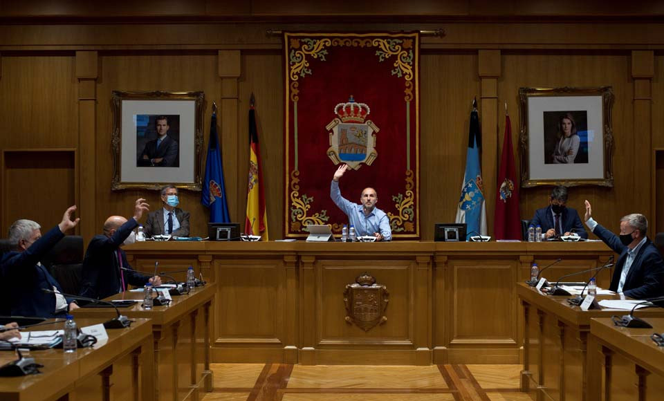 La mayoría del pleno de Ourense pide la marcha de Jácome, que rechaza mostrar las cuentas del partido