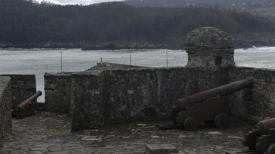 Una media de 50 personas al día visitan el castillo de La Concepción en Cedeira