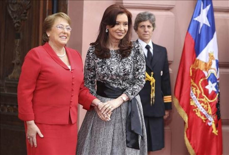 Fernández y Bachelet acuerdan duplicar los pasos entre Argentina y Chile