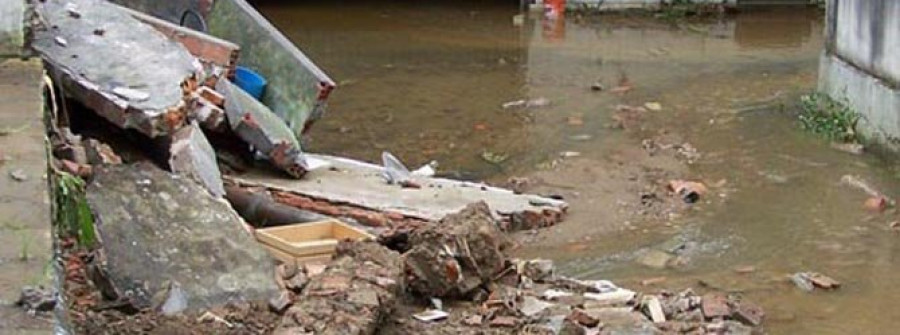 FENE-La rotura de una tubería deja sin suministro de agua la avenida Naturais