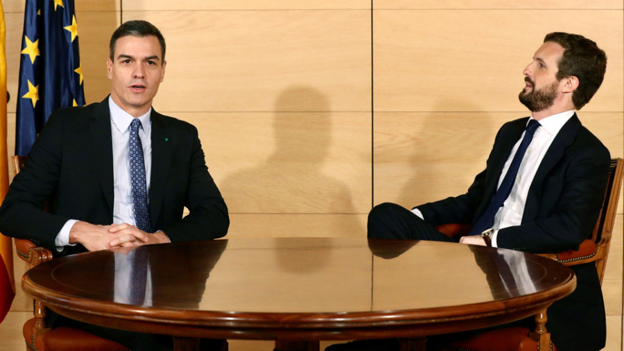 Sánchez pedirá a Casado la vuelta a la senda de la moderación en la reunión que mantendrán el lunes