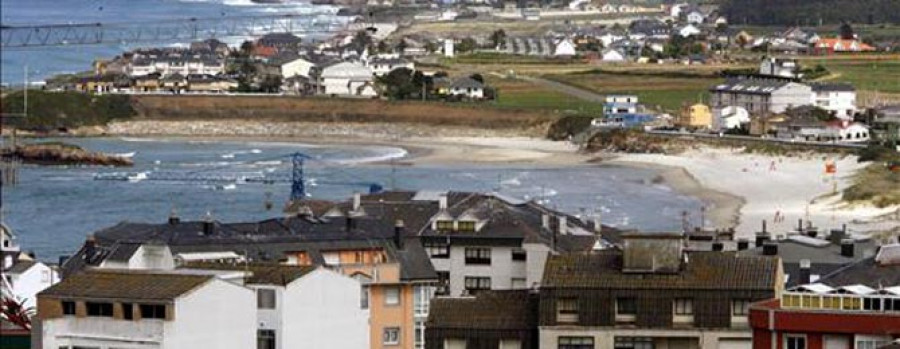 Buscan a un adolescente arrebatado por el mar en Foz (Lugo)