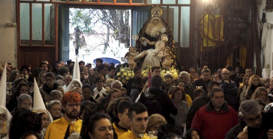 Los fieles comenzaron los días grandes de la Semana Santa mirando al cielo