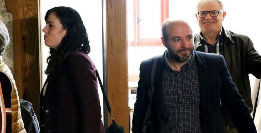 Podemos se enfrenta a la cúpula de En Marea y cierra filas con Quinteiro