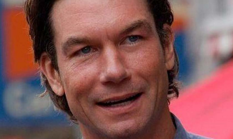 El actor Jerry O’Connell pierde la cabeza en la nueva serie “Carter”