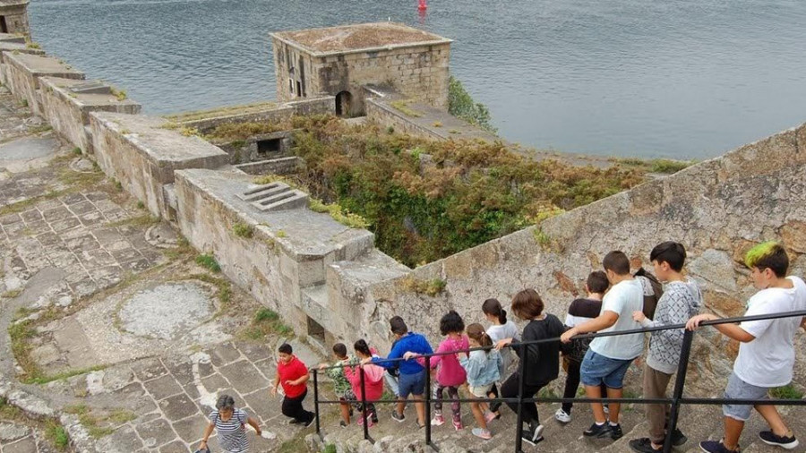 Educación | El CEIP de Pazos inicia su proyecto sobre Ferrol con el “asalto” a San Felipe