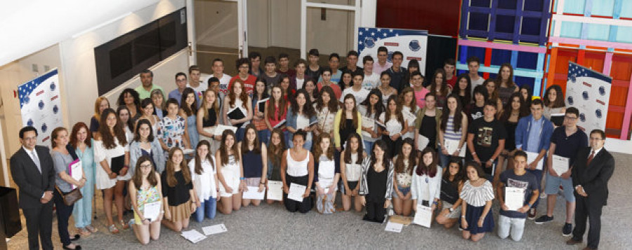 Las fundaciones Amancio Ortega y Barrié entregan  75 Becas High School 2015