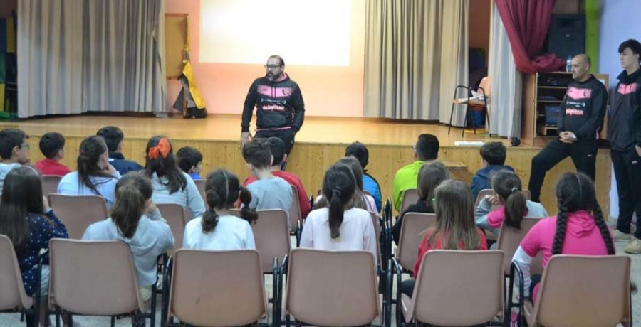 A Fervenza acercó el fútbol sala al colegio Jorge Juan