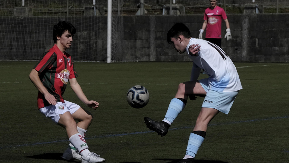 El Galicia de Caranza juvenil se impuso con claridad al Villabés B