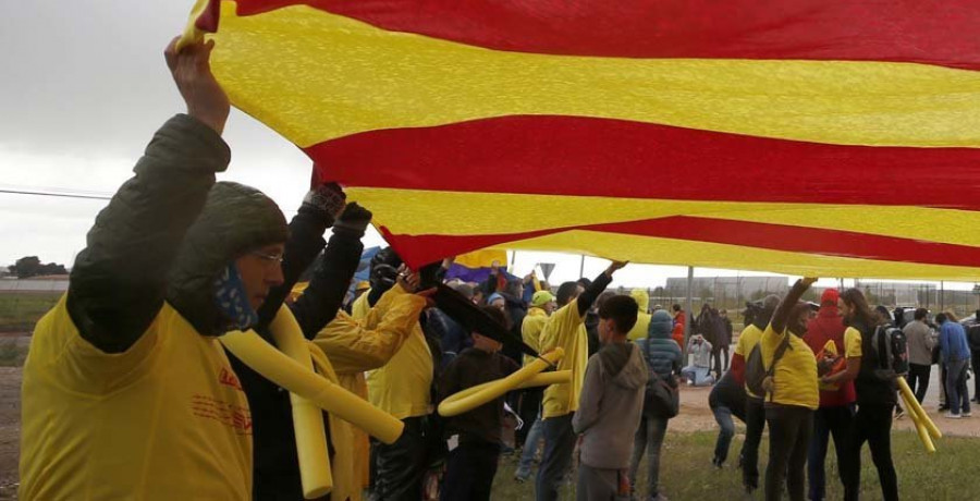 Aparecen pintadas contra los profesores catalanes denunciados