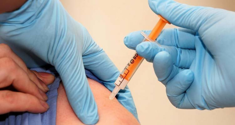 El Sergas cifra en 100 la media diaria de contratos de refuerzo por la gripe