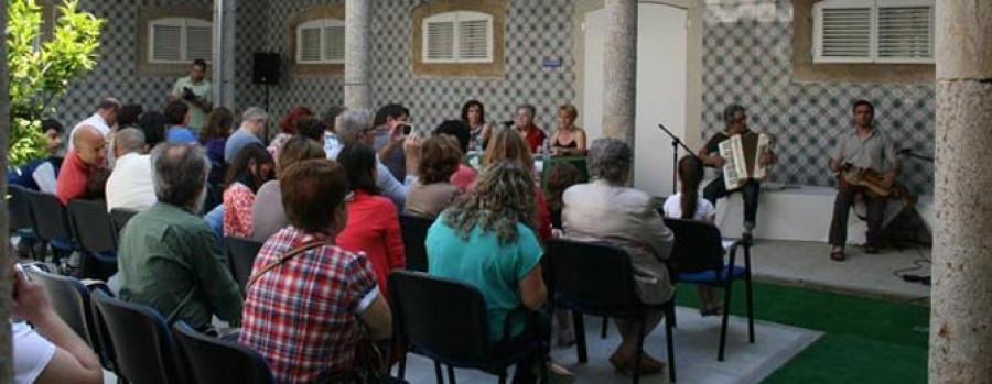 SAN SADURNIÑO - Bolboreta entregó ayer en el Pazo los premios del I Certame das Artes pola Igualdade