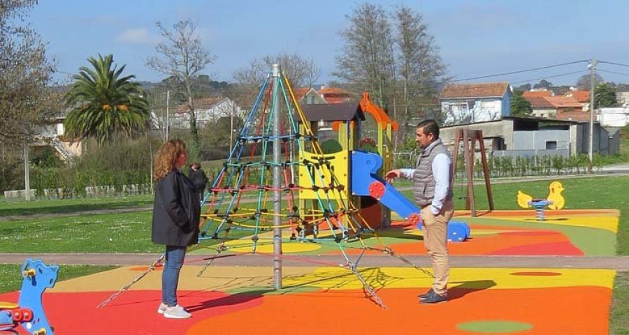 El Concello invierte 130.000 euros en mejoras en los parques infantiles