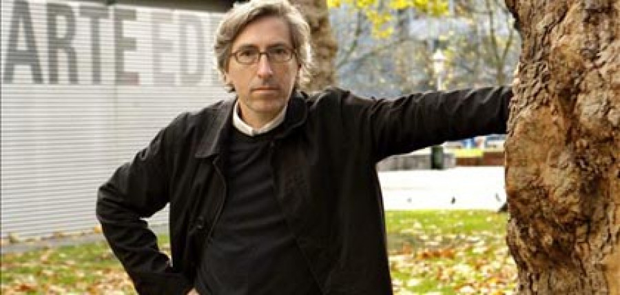 David Trueba despoetiza el oficio de pintor en su documental "El cuadro"