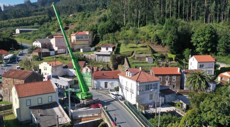 La Diputación avanza en la construcción de la variante del puente de A Ortigueira en el vial de acceso a Cariño