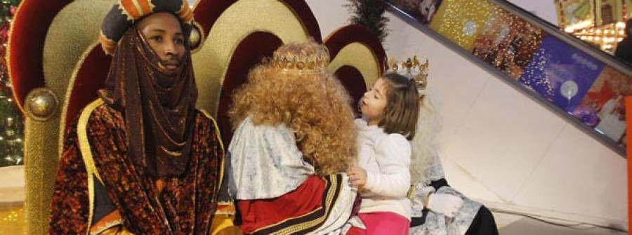 Los Reyes Magos llegaron ayer al centro Dolce Vita