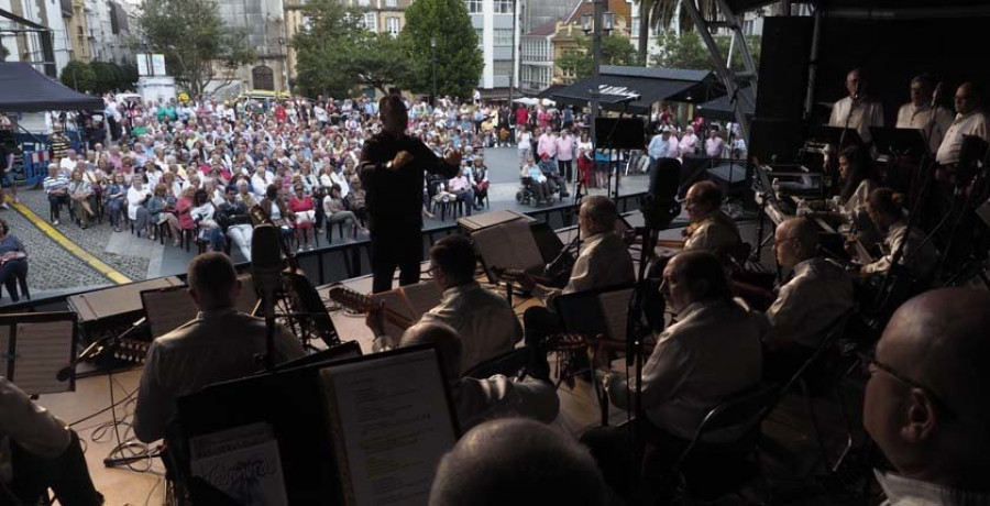 Gaiteiros de Lisboa, Tanxugueiras y Os de Abaixo toman hoy el protagonismo en las fiestas de Ferrol