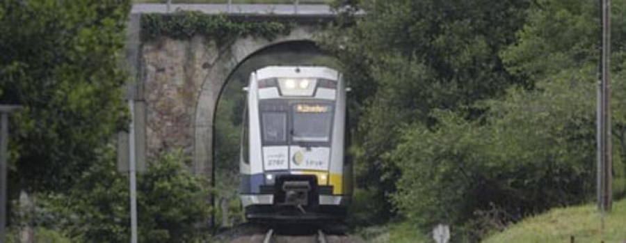Denuncian retrasos en los trenes que cubren la línea Ferrol-Ribadeo