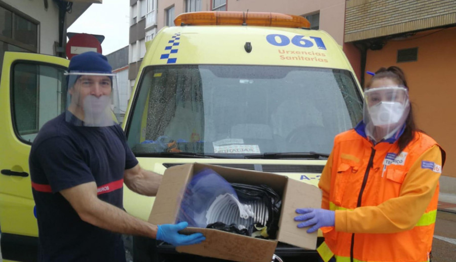 Pantallas y cubrebocas para proteger la primera línea de fuego