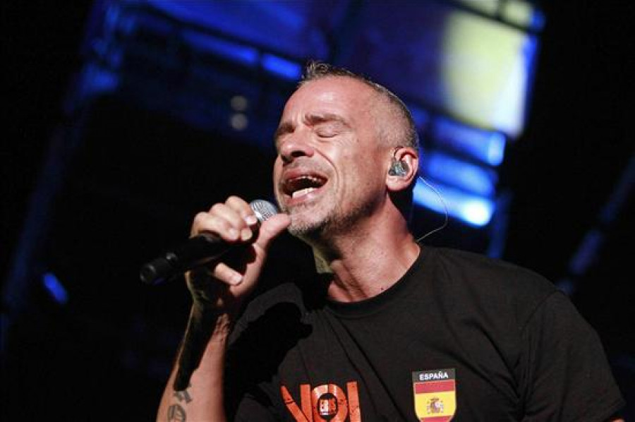 Eros Ramazzotti emociona en un Palau Sant Jordi con media entrada