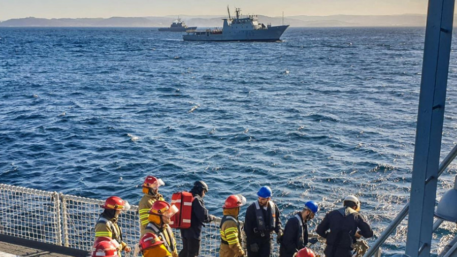 Cinco buques con base en Ferrol realizan adiestramiento de auxilio y cooperación con aeronaves