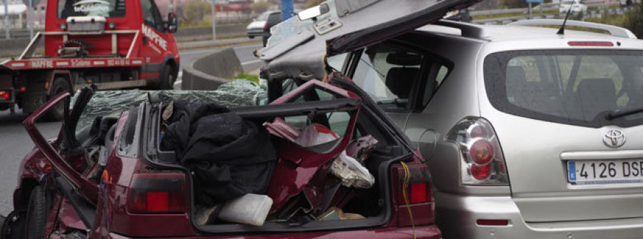 Excarcelada una mujer de 85 años  en un accidente múltiple en Cabanas