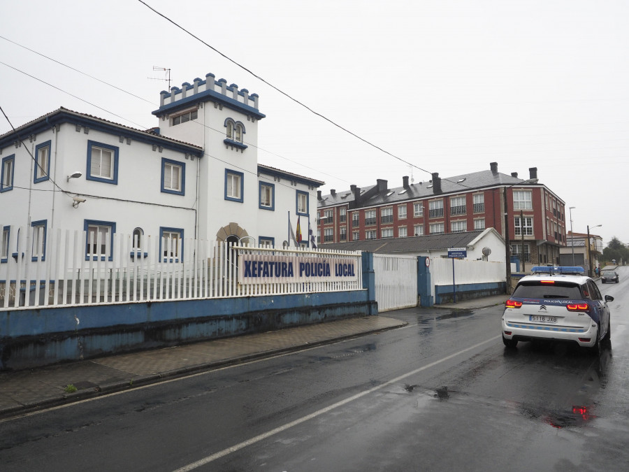 Detenido en Ferrol tras robar un adaptador, tres cargadores y 64 céntimos en un coche