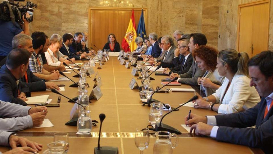 Madrid se compromete a “ofrecer soluciones a corto plazo” para Endesa