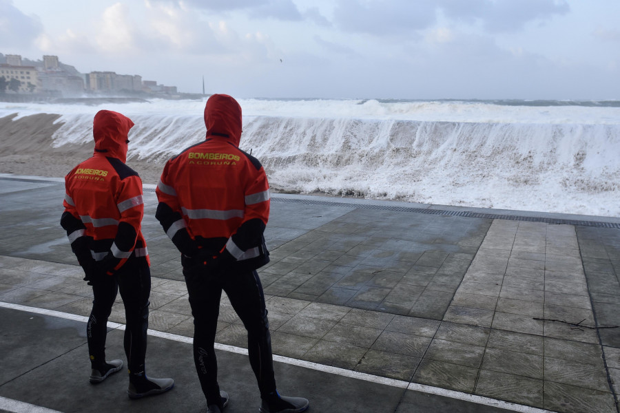 Activado para este lunes un aviso naranja por olas de hasta 7 metros en la costa de A Coruña