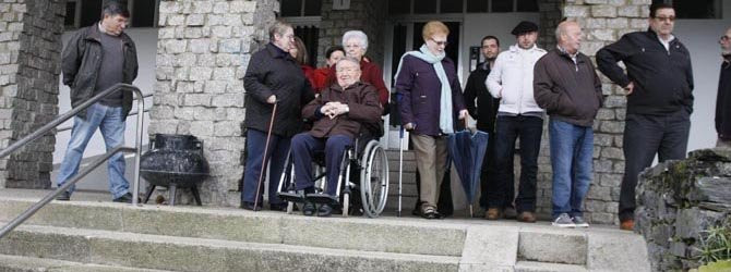 Más de medio centenar de vecinos de Caranza viven aislados por escaleras