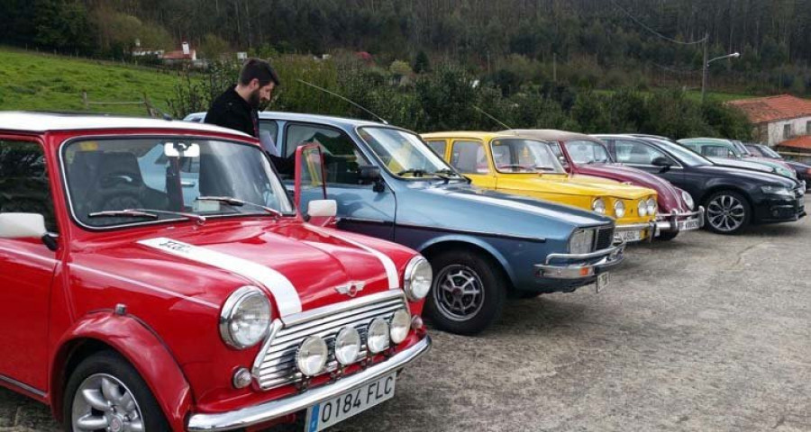 Exhibición de coches antiguos durante el primer Rally A Coruña-San Andrés