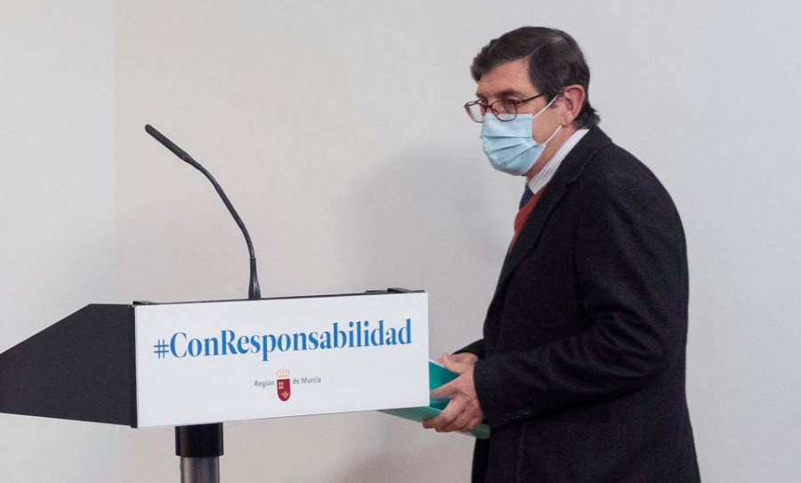 Murcia vacuna al consejero de Salud y a varios altos cargos